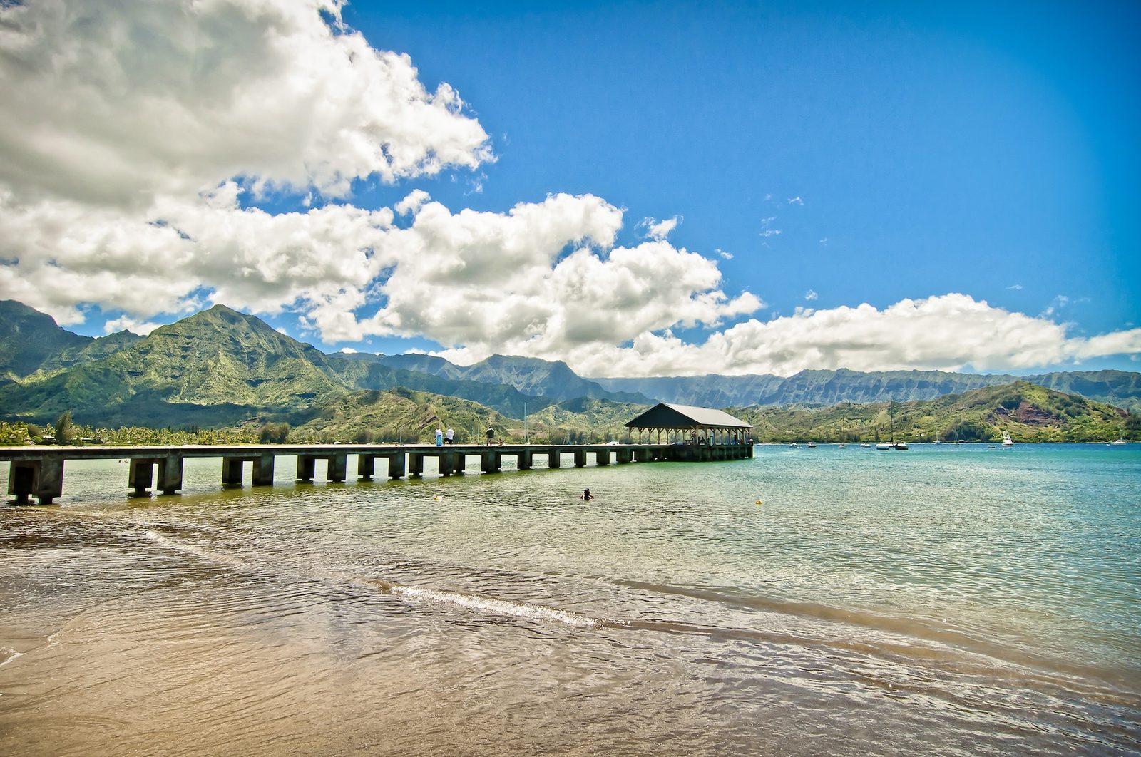 Aerial view of north shore vs south shore Kauaʻi coastline — Hanalei Bay and Poʻipū Beach