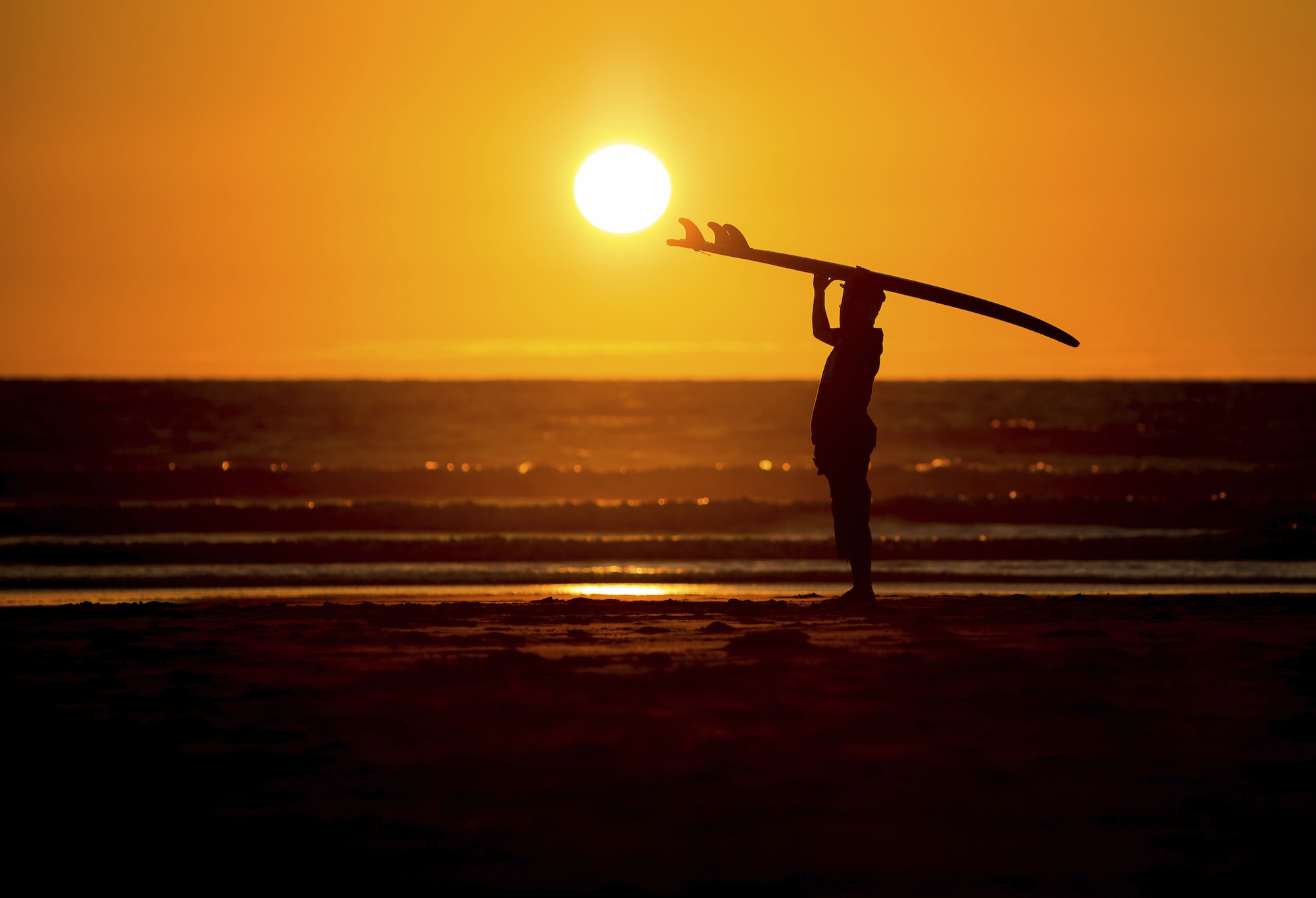 Surfing on the North Shore of Kauaʻi — Hanalei Bay winter swells
